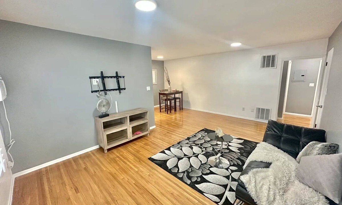 Beverly Grove Apartment | 1-bedroom 1 bathroom apartment in awesome, safe, quiet