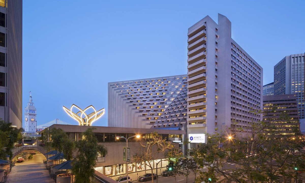 Financial District Hotel | 1-Bedroom Suite at a 4⭐️ Hotel