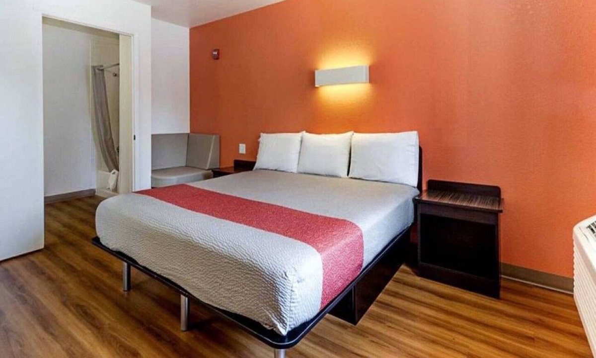 Fresno Apartment | 1 King Bed|Non-Smoking,Micfridge