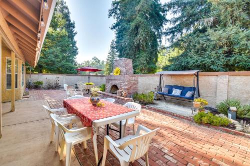 Merced House | 1 Mi to Applegate Park Zoo: Pet-Friendly Home