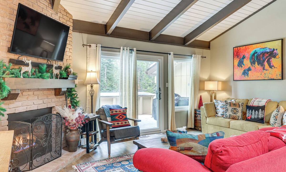 Incline Village Condo | 1 Mi to Diamond Peak Ski Resort: Forest-View Condo