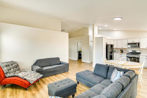 Fernley House | 1 Mi to Pioneer Crossing Casino: Fernley Retreat!