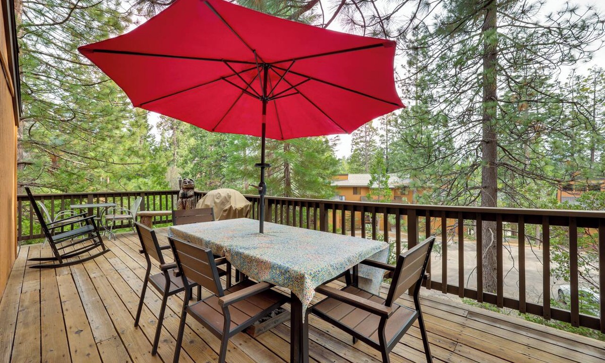 Shaver Lake Condo | 1 Mi to Shaver Lake! Family & Couples Condo