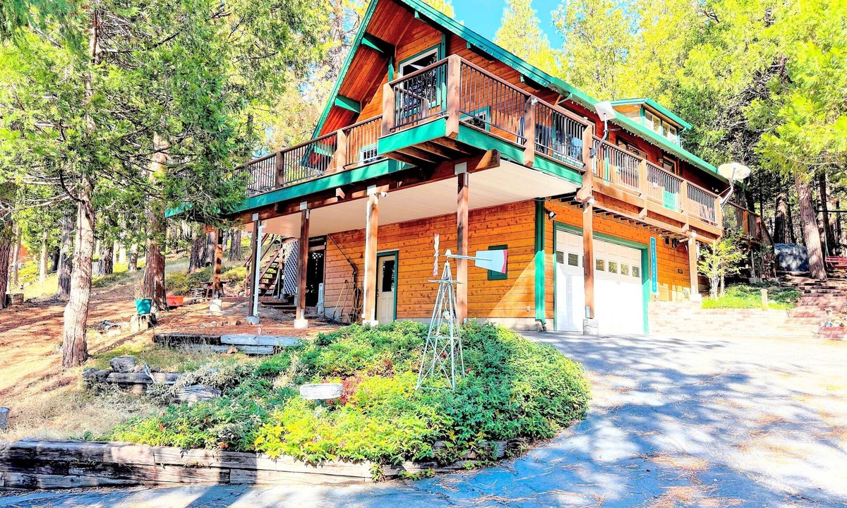 Cold Springs Cabin | 10-Guest Cabin Near Pinecrest Lake & Ski Resort
