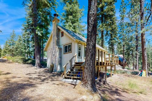 Arnold House | 10 Mi to Bear Valley Resort: Serene Mtn Retreat