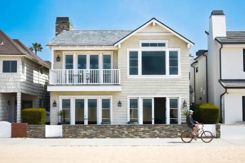 Balboa Peninsula House | 1028 W Oceanfront - Beautiful 5bdr Beachfront on Scenic Bike Path