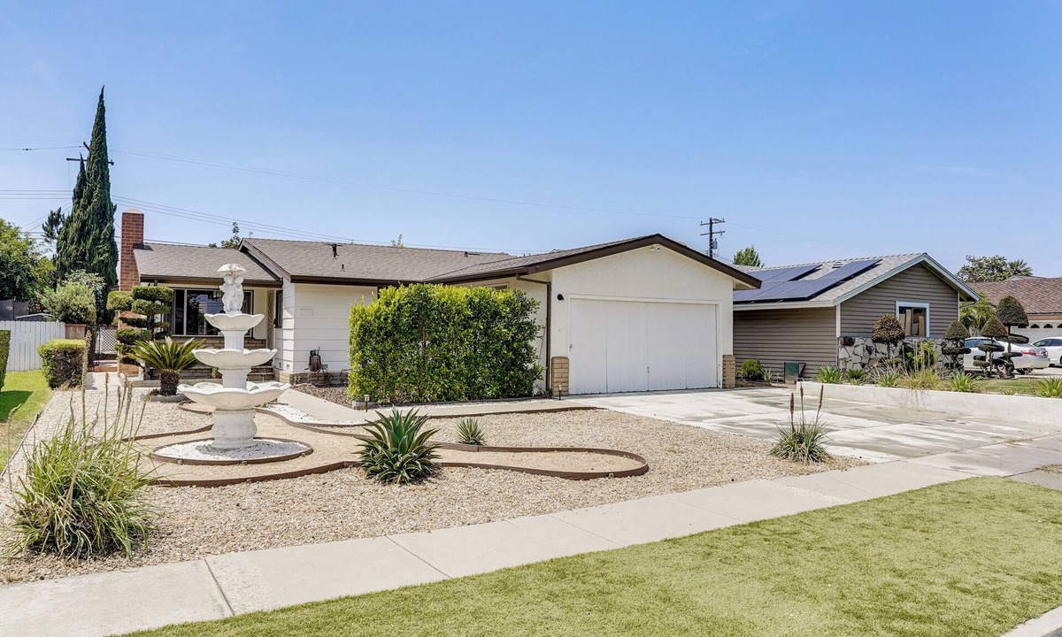 Downey Cottage | 12 Mi to Dtwn LA: Family Home w/Patio + Yard!