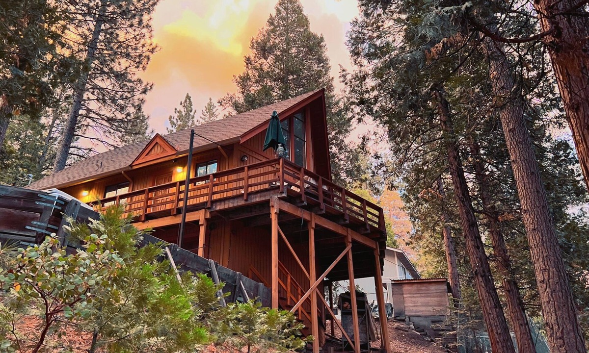 Long Barn Cabin | <15min to Dodge Ridge. Cozy cabin with game room, fire pit and wifi!