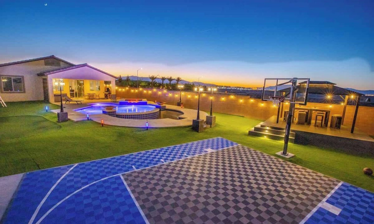 Henderson House | 1900 SqFt House 25Ft Heatable Pool/Spa- Strip View