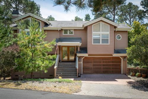 Marine Terrace House | 1965 Benson Avenue Lodge Hill