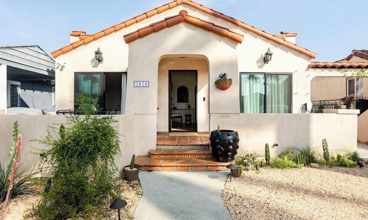 Los Angeles House | 1BR Spanish Bungalow/Luxury Vintage Charm & Walkable/EV Charger