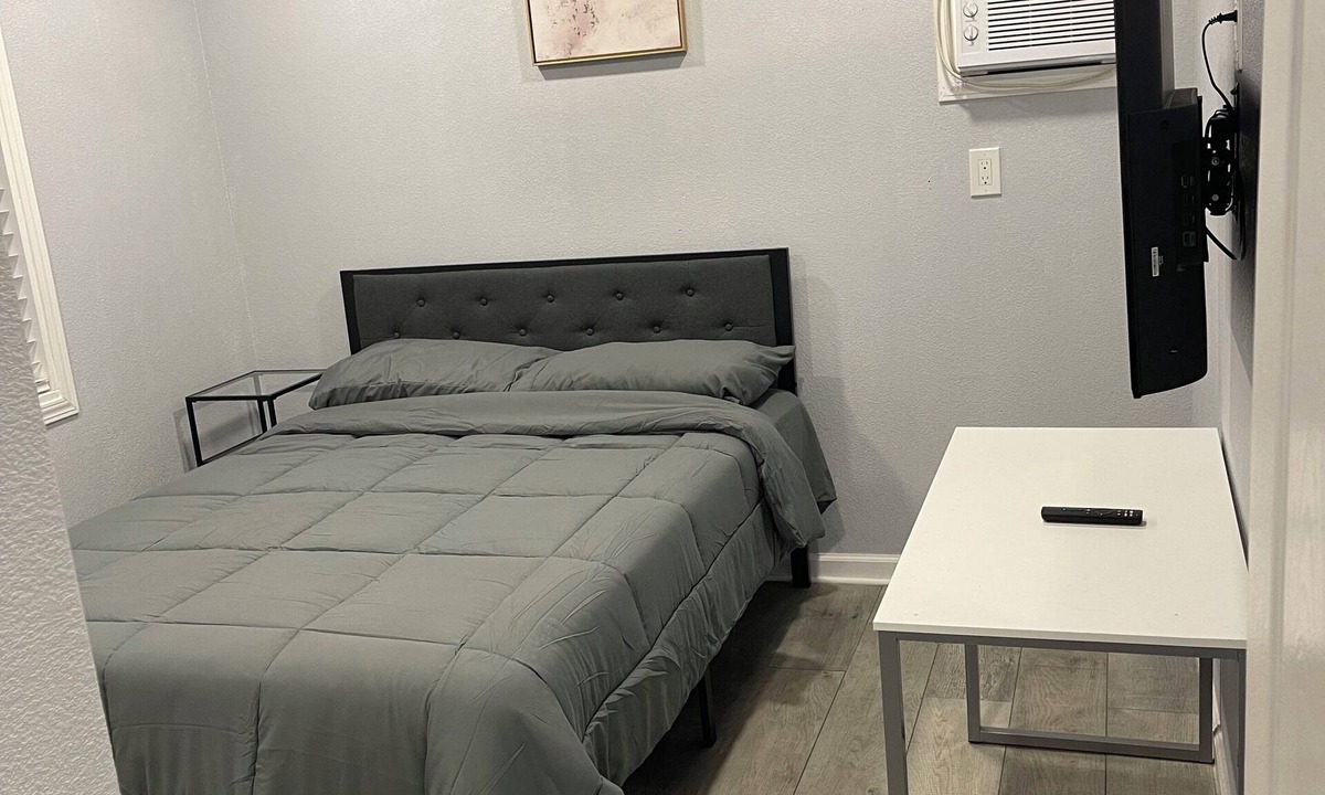 Modesto House | 2-bedroom house in wonderful Modesto with cool AC
