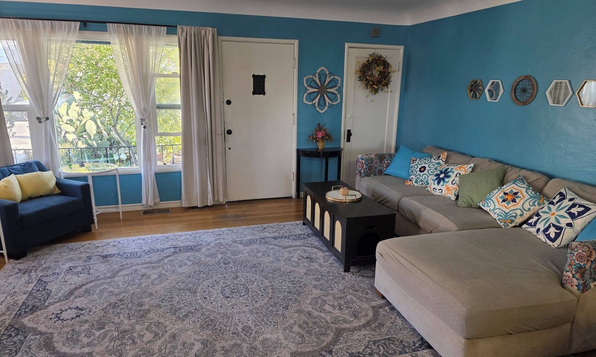 Oakland House | 2-bedroom Oakland Hills Getaway with a View!