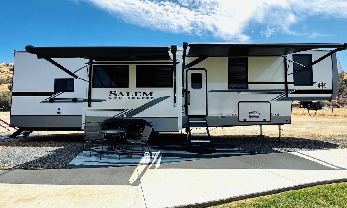 Lemon Cove House | 2-bedroom recreational vehicle in lovely Exeter with AC