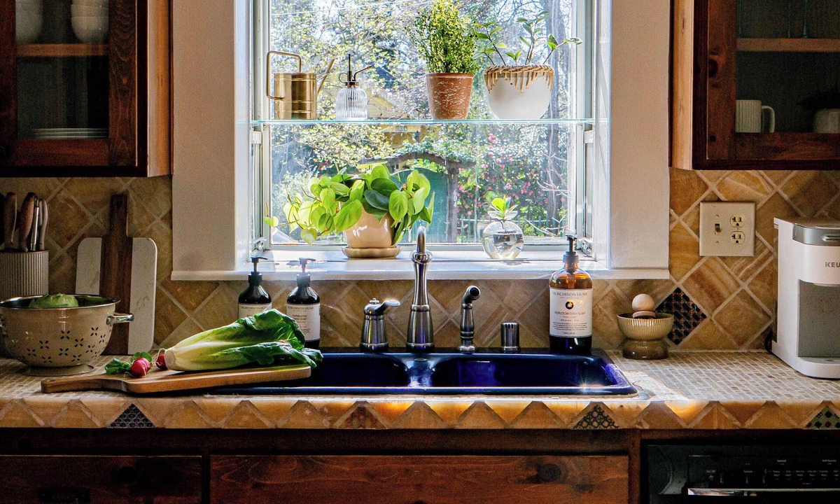 Folsom House | 2-bedroom vintage bungalow in historic Folsom