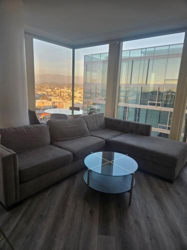 Wilshire Center Apartment | 2 Bedroom with City Views
