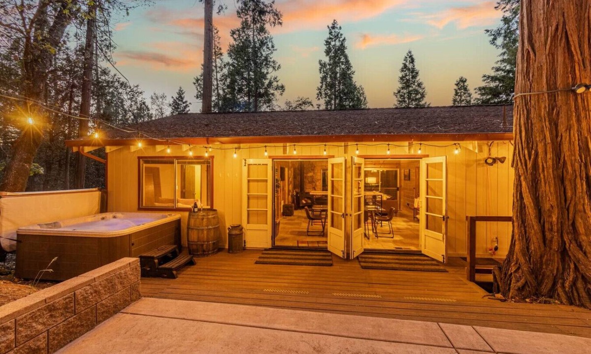 Twain Harte Cabin | 2 cabins-22 guests-2 hot tubs-Lake Access-Glamping