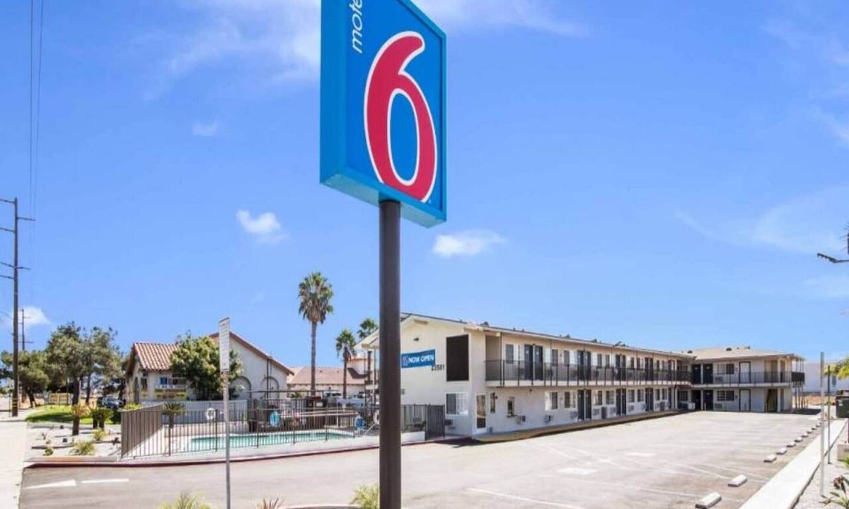 Moreno Valley Apartment | 2 Full Beds|Non-Smoking,Micfridge