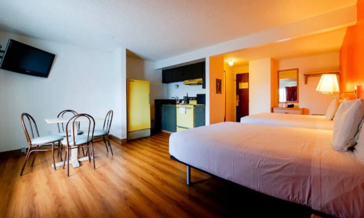 Hermiston Hotel | 2 Hermiston Rooms for Families Traveling Together - Near Downtown Central Spot