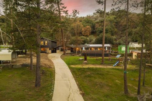 Oakhurst Villa | 2 Homes Sleeps 26 Sauna Spa Pet EV Pool Arcade