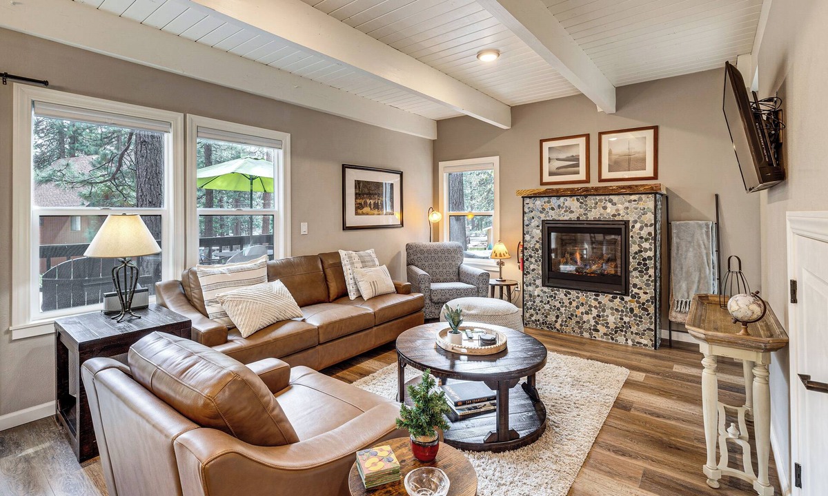 Incline Village Cabin | 2 Mi to Lake Tahoe! All-Season Extended Getaway