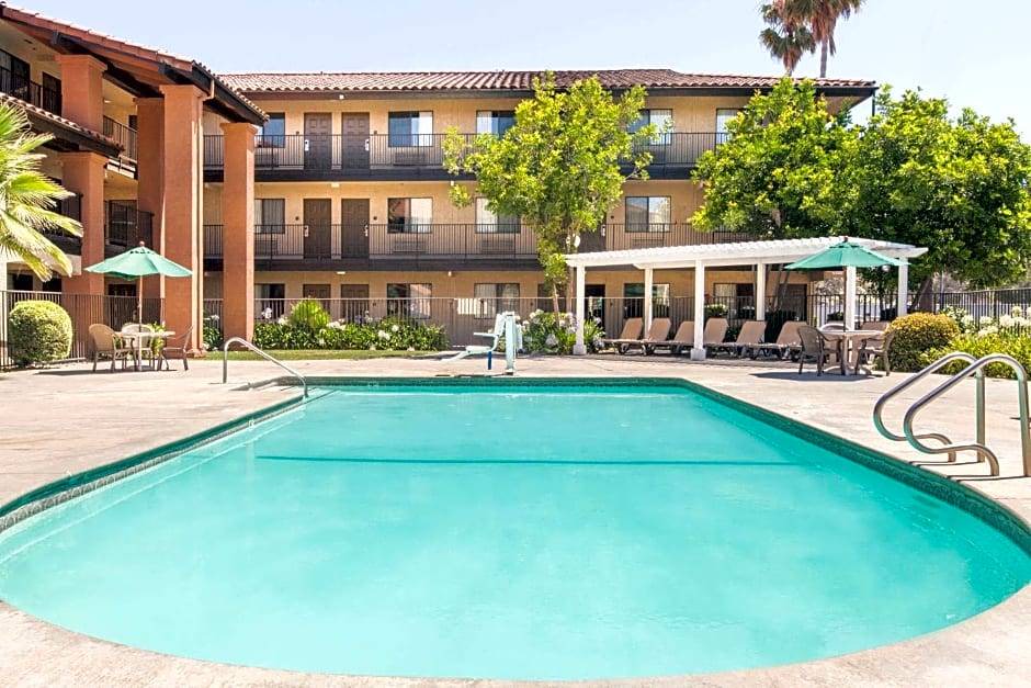 Milpitas Hotel | 2-Star Hotel ∙ Days Inn by Wyndham San Jose Airport