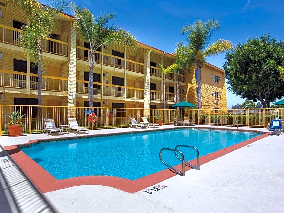 Lincoln Acres Hotel | 2-Star Hotel ∙ La Quinta Inn by Wyndham San Diego Chula Vista