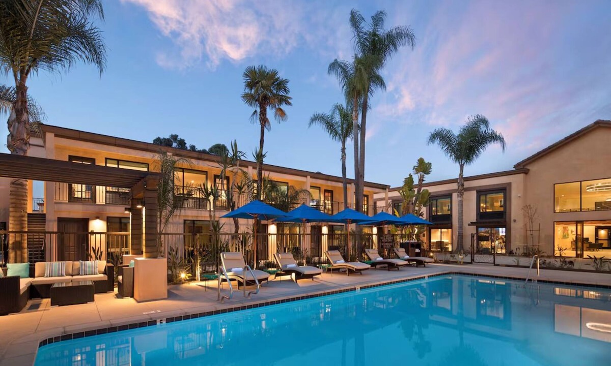 Harbor Hotel | 2 Twin Queen Rooms, The Cove Hotel, Heated Pool, Ready for Family Stay