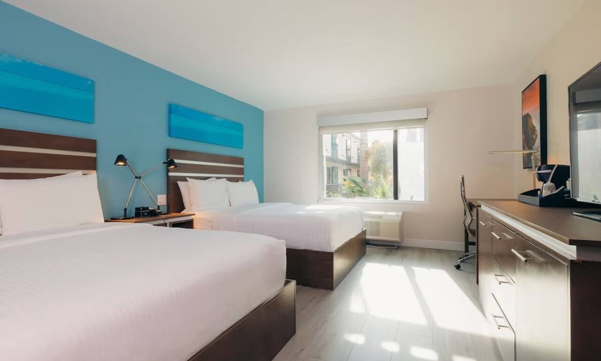 Harbor Hotel | 2 Twin Queen Rooms, The Cove Hotel, Heated Pool, Ready for Family Stay
