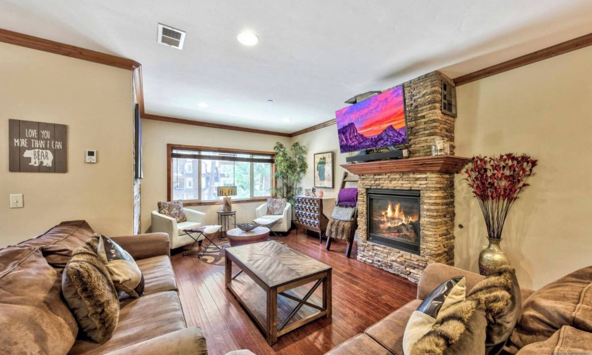 Tahoe Meadows Condo | #202-cnvnt 3B3B fit 12P, 8 mins walk to heavenly