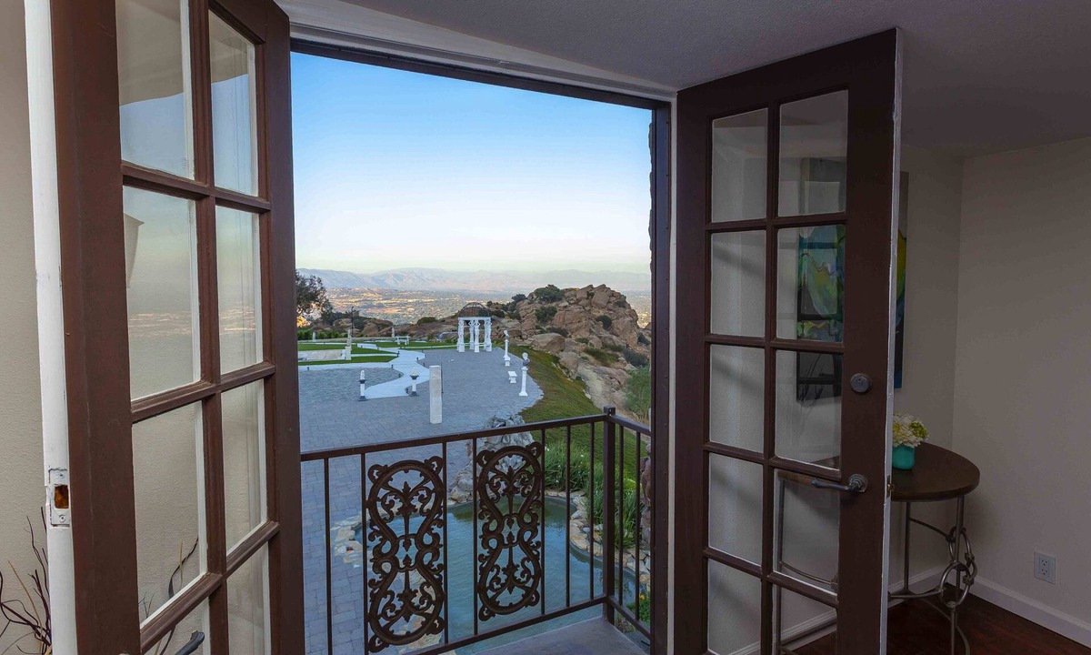 Chatsworth House | 21+ Acre Private Retreat with Breathtaking Views of Los Angeles