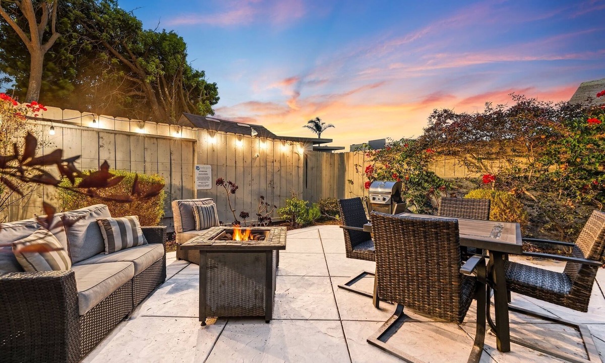 Pierpont Bay House | 25% Off Aug 9-11! Walk To Beach, Great Location*