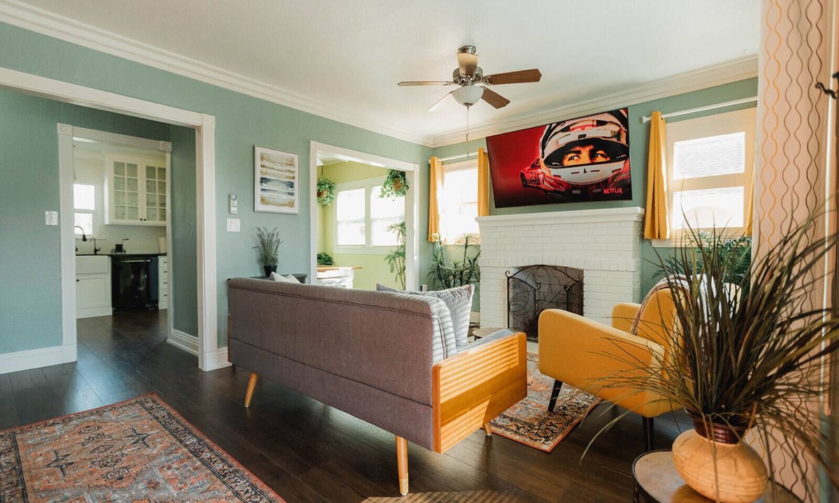 Southeastern Sacramento House | 2BR Sacramento Home in Tahoe Park - Free Parking