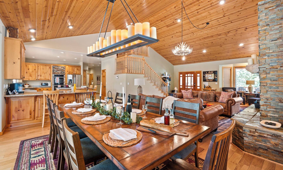 Castle Glen Estates Cabin | 2mins to the Lake + Pool Table | Castle Glen Estate Neighborhood | Linaker Lodge