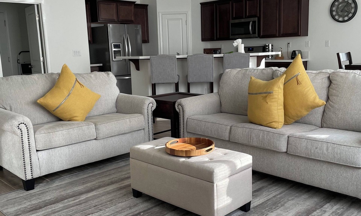 Dayton House | 3 Bed Home with Desert Mountain Views