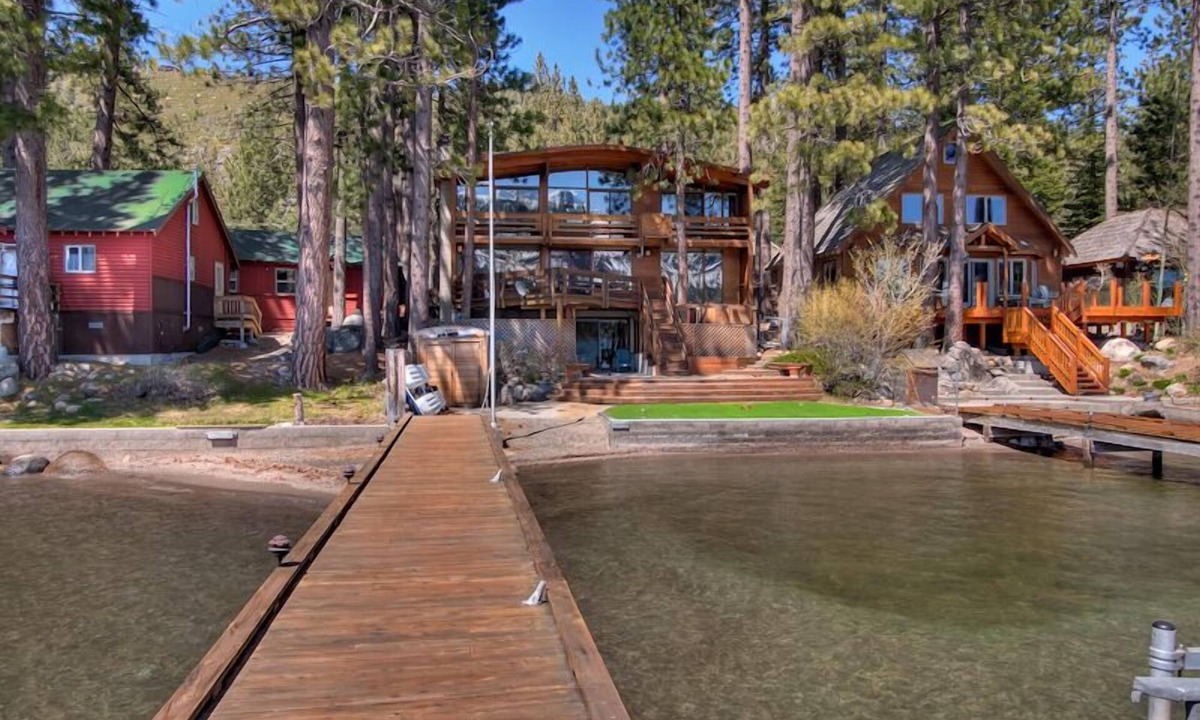 Truckee House | 3 bedroom and Den, 3.5 bath, sleeps 8, Lakefront with private dock DLR#004
