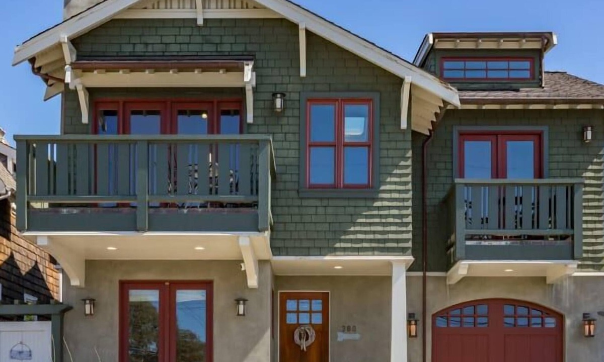 Eastside Santa Cruz House | 3 Bedroom Home - walking distance to the harbor!