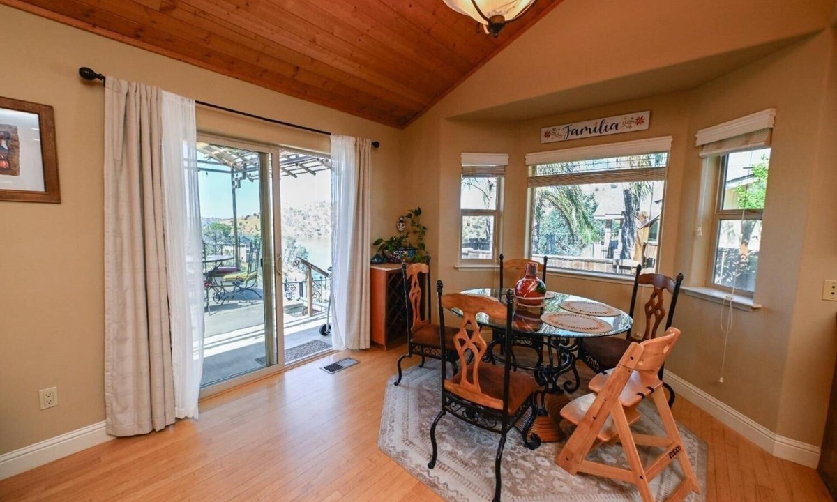 Friant House | 3-bedroom Lake House on Millerton Lake! Strong wifi and close hiking trails.