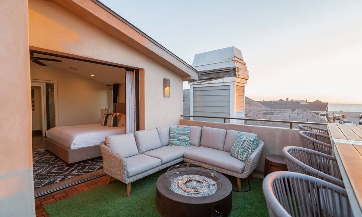 West Newport House | 3 BR, Roof Deck, Ocean Views, Hot Tub, Beach Block