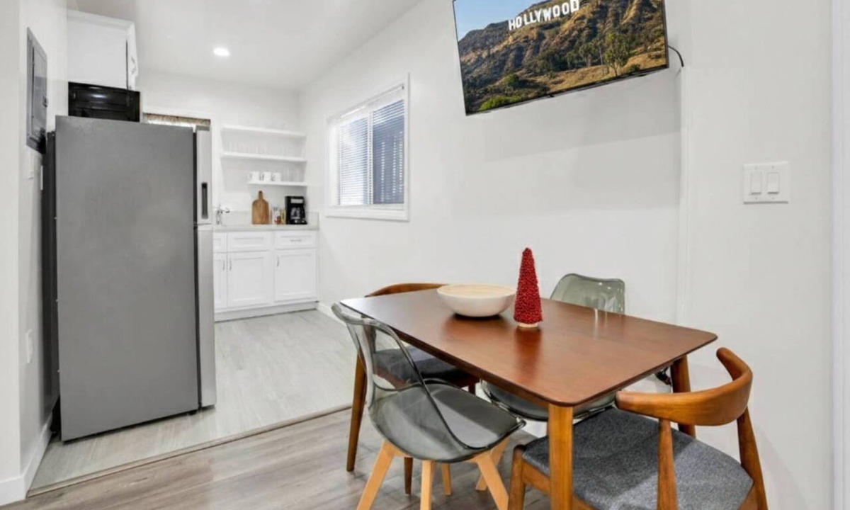 Pico-Union Apartment | 3 mi Downtown LA or Stadium. Parking + W/D