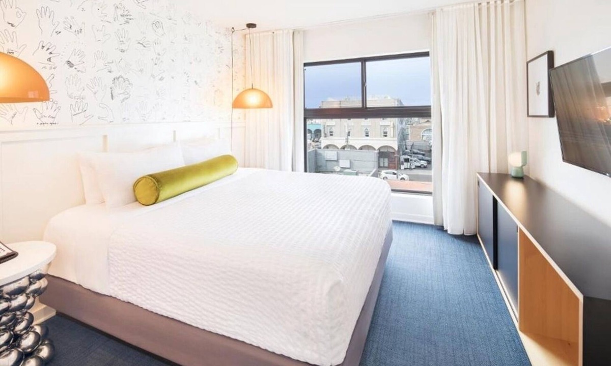 Venice Hotel | 3 Ocean-View Oasis room | Experience Venice Culture in a Beachfront Retreat