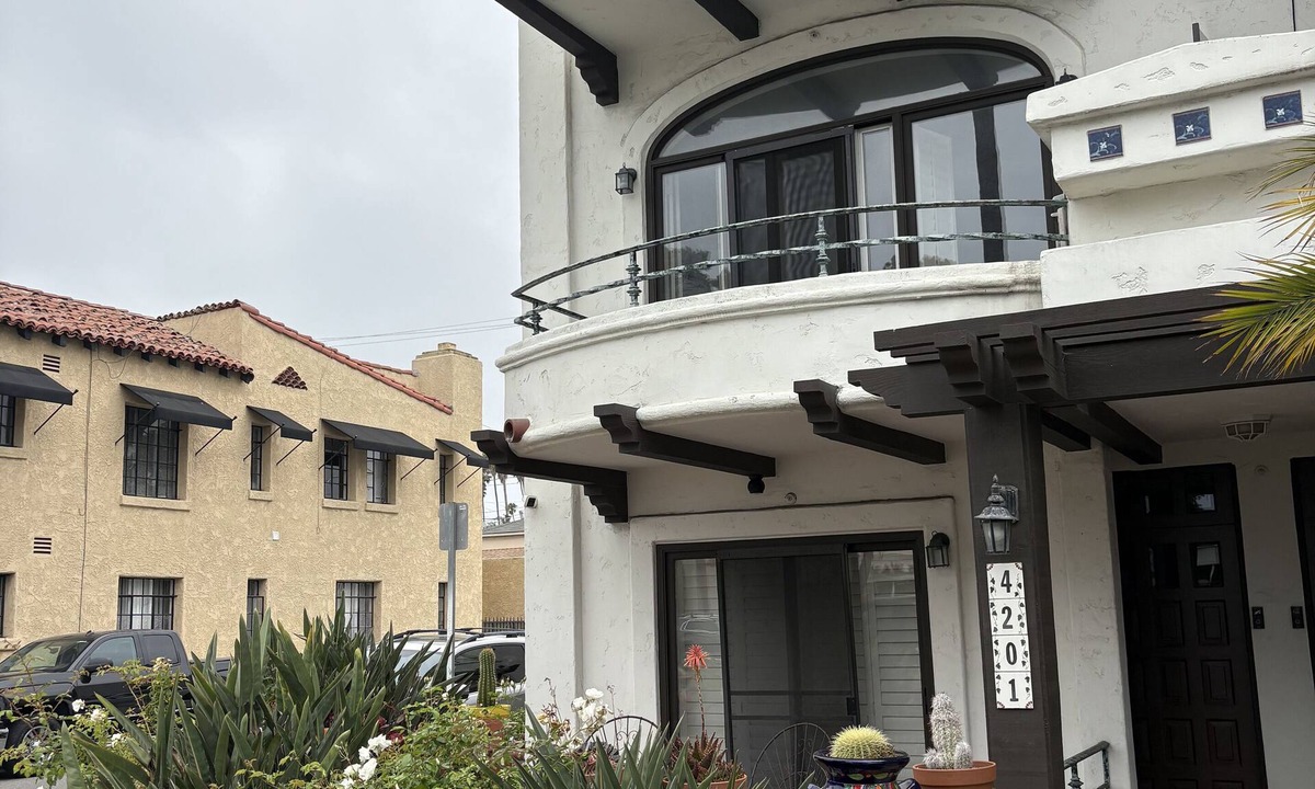 Belmont Heights House | 3 story 1,800 Sq Ft Townhome-Dog Beach and Pool DIRECTLY across the street.