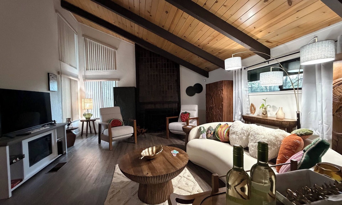 Groveland Cabin | 30 Mins to Yosemite: 2BR Retreat with Lake & Golf