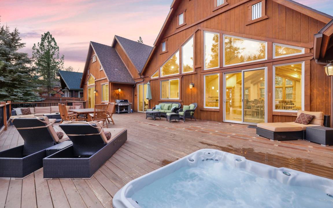 Evergreen Estates Cabin | 364 m² Cabin ∙ 4 bedrooms ∙ 14 guests