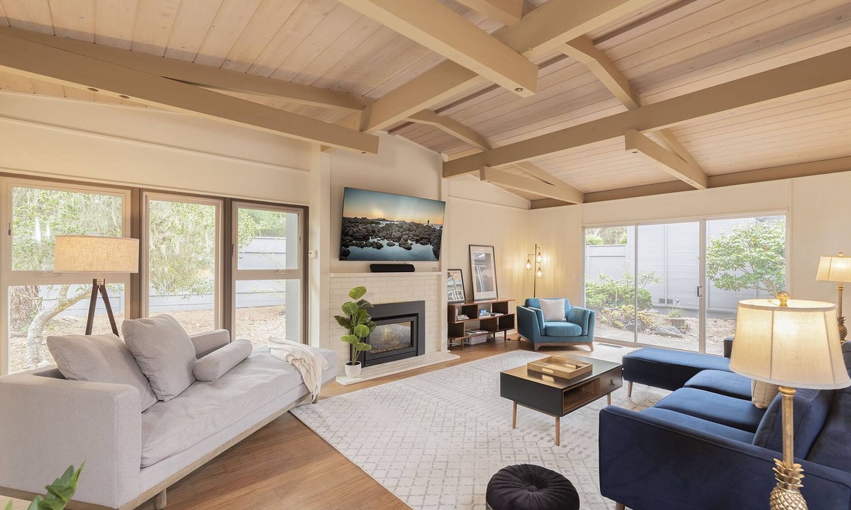Del Monte Forest House | 3830 The Caddy Shack ~Golf & Dine in Pebble Beach®