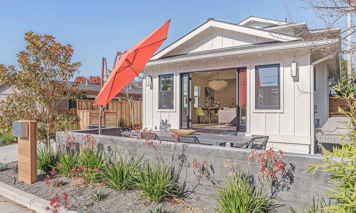 Capitola House | 3868 Emerald House ~ Quiet Street, Walk to Beaches