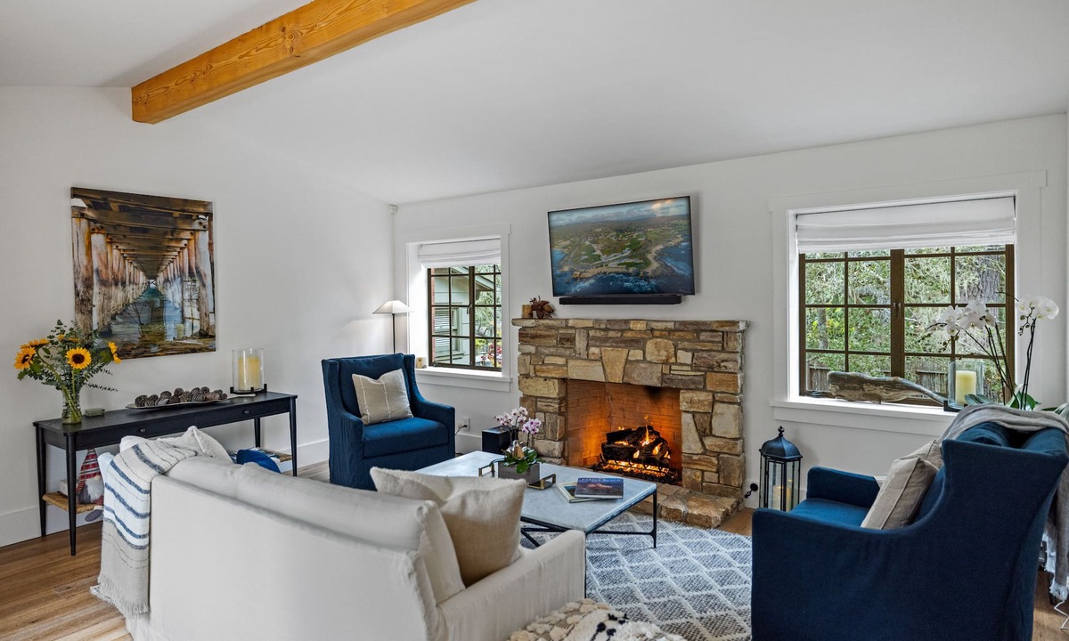 Northeast Carmel House | 3883 Kiwi's Cottage - Immaculate, Prime Location