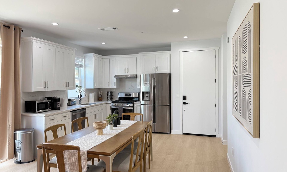 Valinda House | 3B2.5B Brand new Modern Spacious Hlf Hr Disneyland