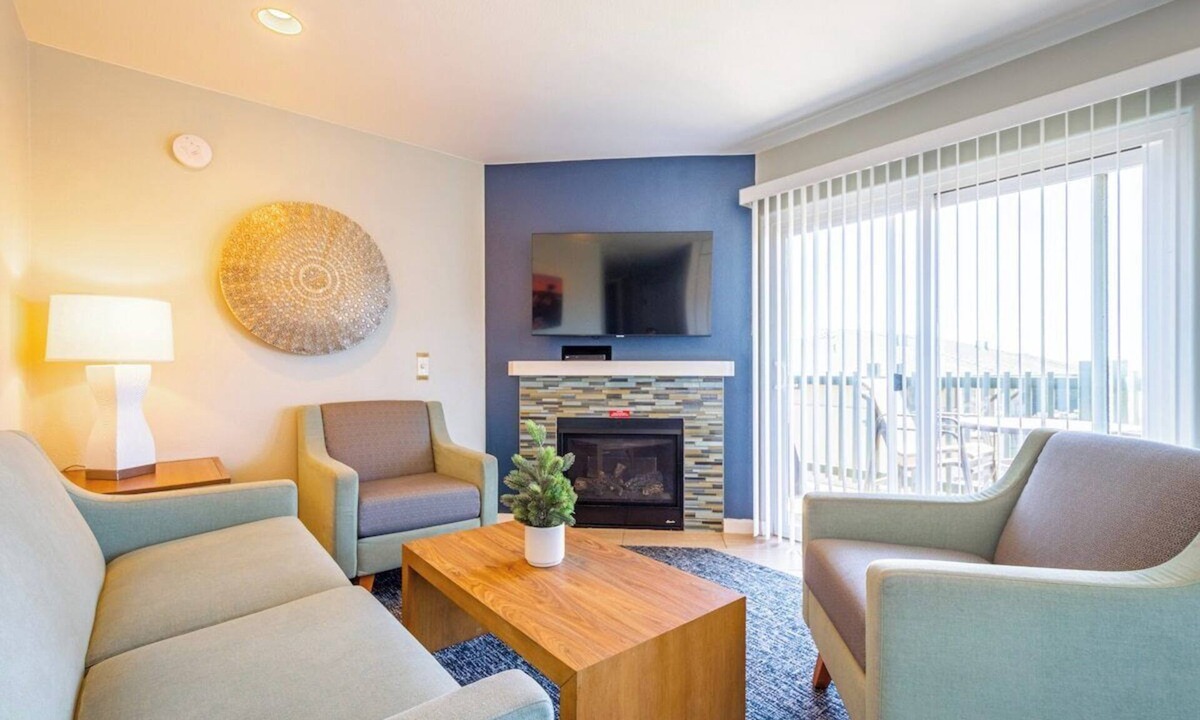 Marina Apartment | 3X 2BR Condos w/Pool, Beach Access & Bonfires