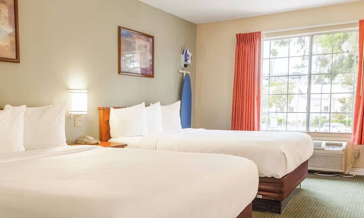 San Clemente Hotel | 4 Accommodations | Near from Pier, Lake, & Beach | 2 Queen Beds | Free Parking